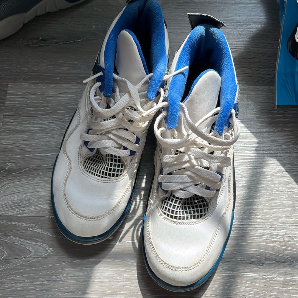 Boys Jordan Sneakers